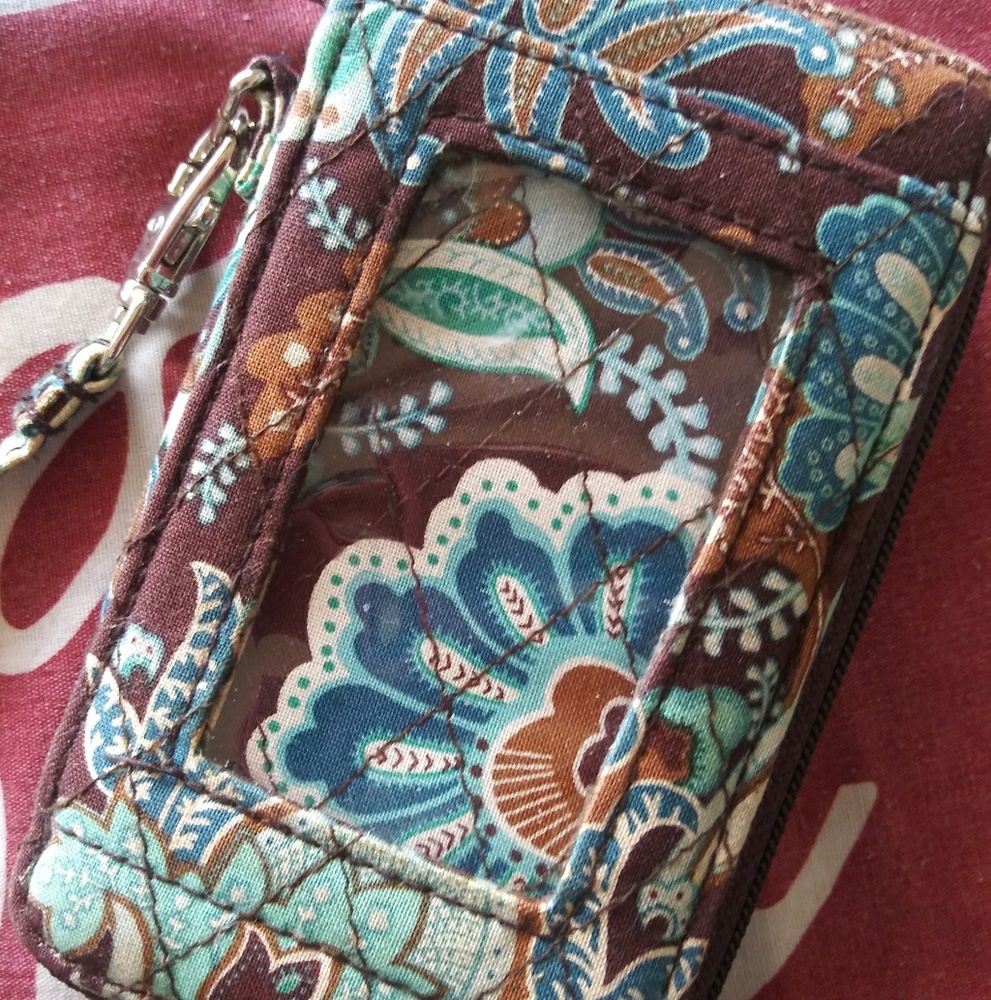 *<*  VERA BRADLEY WRISTLET *>*